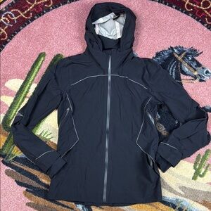 LULULEMON WINDBREAKER